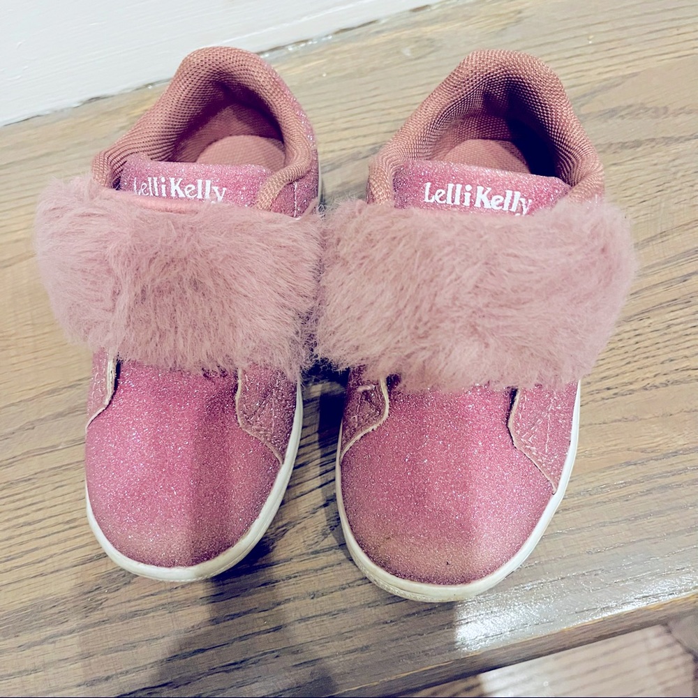 LELLI KELLY GIRL'S PINK SPARKLE HOOK AND LOOP FAUX FUR SNEAKERS, Size 8 Toddler